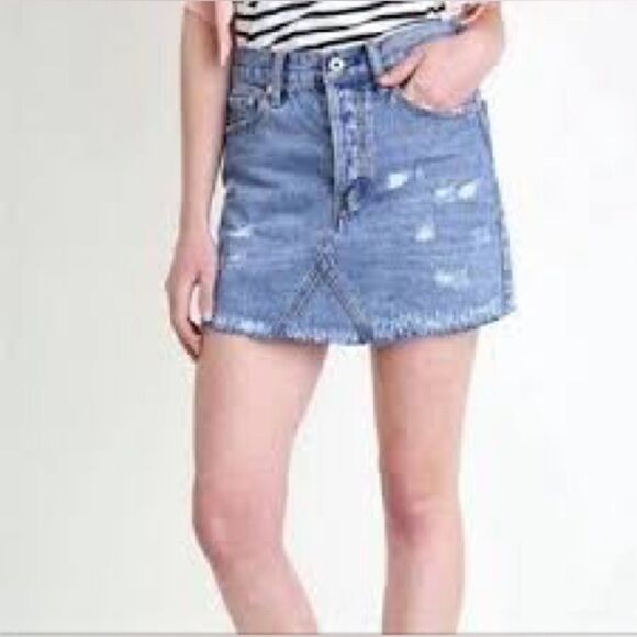 UMGEE Women’s Sz 27 Mini Skirt Jean Medium Denim Raw Hem Distressed Button Fly - Picture 1 of 13